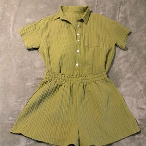 Green Button-Up Matching Set: shirt & shorts